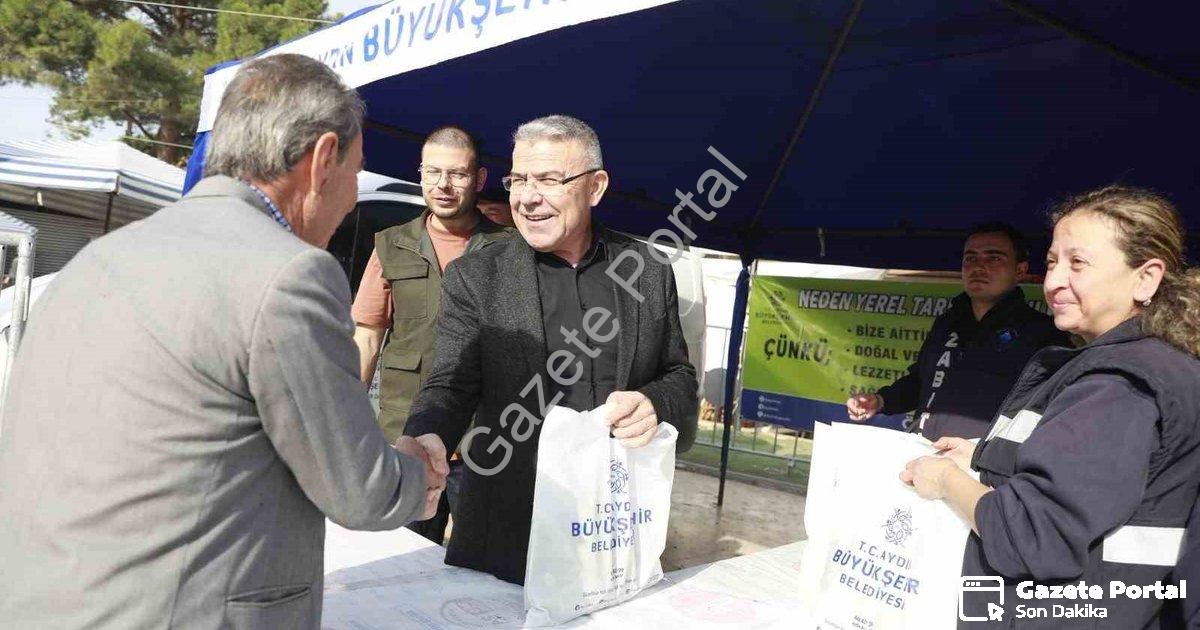 "Aydın'da Ata Tohumu Bereketi: Köşk'te Binlerce Fide Dağıtıldı" başlıklı haber için fotorealistik, p