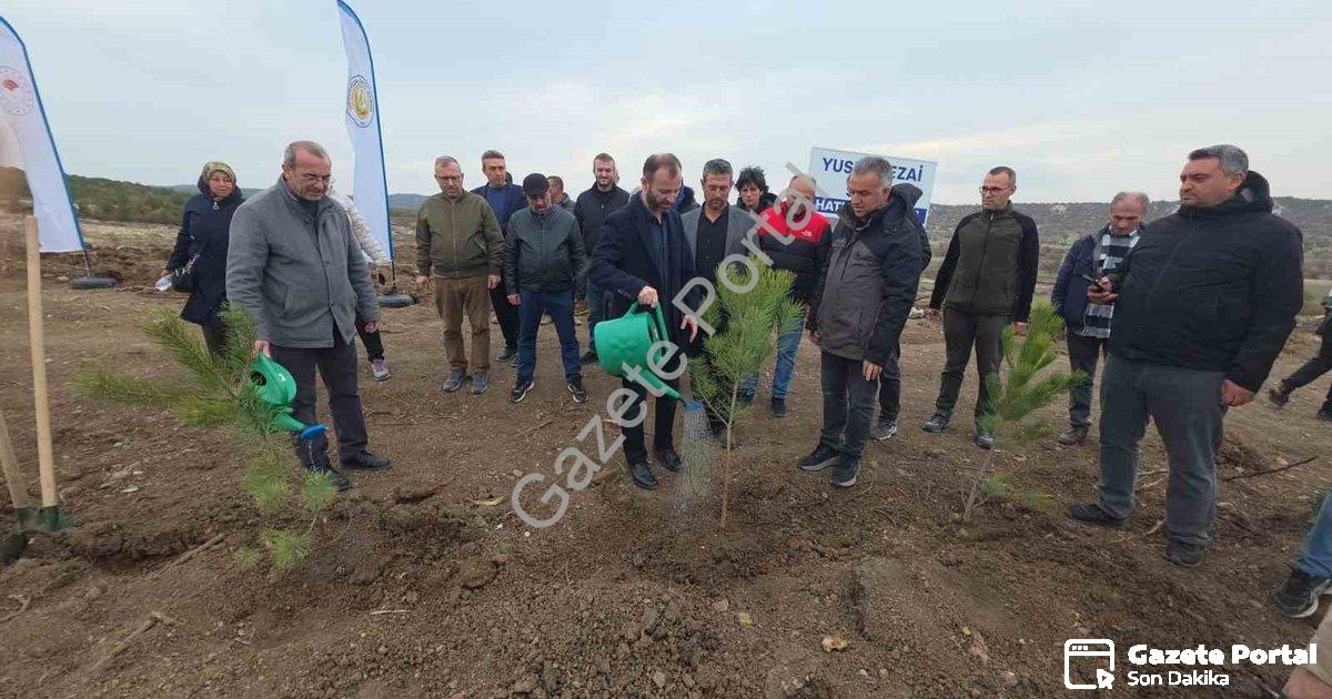 "Kütahya'da Vefa Örneği: Yusuf Sevil Anısına 400 Fidan Dikildi" başlıklı haber için fotorealistik, p
