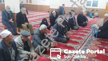 Manevi Buluşmalar Sürüyor: Cemaat Mutaflar Camii’nde Saf Tuttu