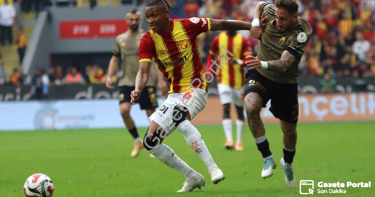 "Göztepe Kocaelispor Maçında Gerilim Tırmandı: İlk Yarıda VAR Damgası" başlıklı haber için fotoreali