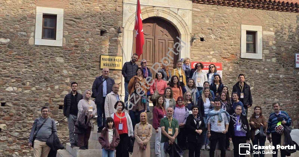 "Aydın'ın Saklı Tarihi Keşfedildi: Öğretmenler Geçmişe Yolculuk Yaptı" başlıklı haber için fotoreali