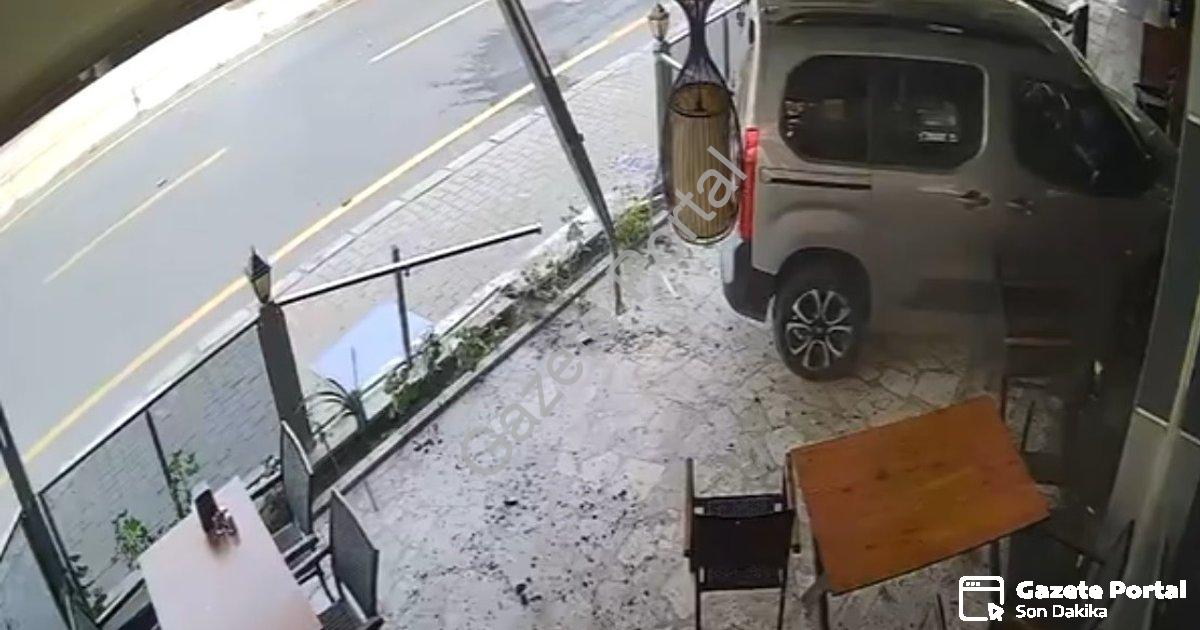 "Aydın'da Akılalmaz Kaza: 15'lik Sürücü Dükkana Dalıp Kaçmaya Çalıştı" başlıklı haber için fotoreali