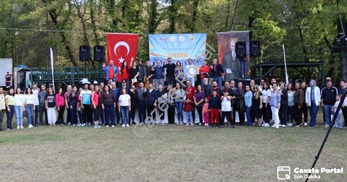 "Köyceğiz'de Öğretmenler Günü Unutulmaz Bir Şenlikle Taçlandı" başlıklı haber için fotorealistik, pr