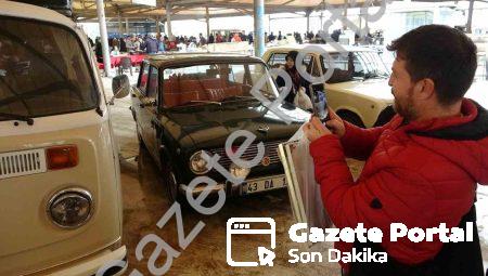 Kütahya’da Nostalji Rüzgarı: Antika Pazarı Klasik Otomobillerle Şenlendi