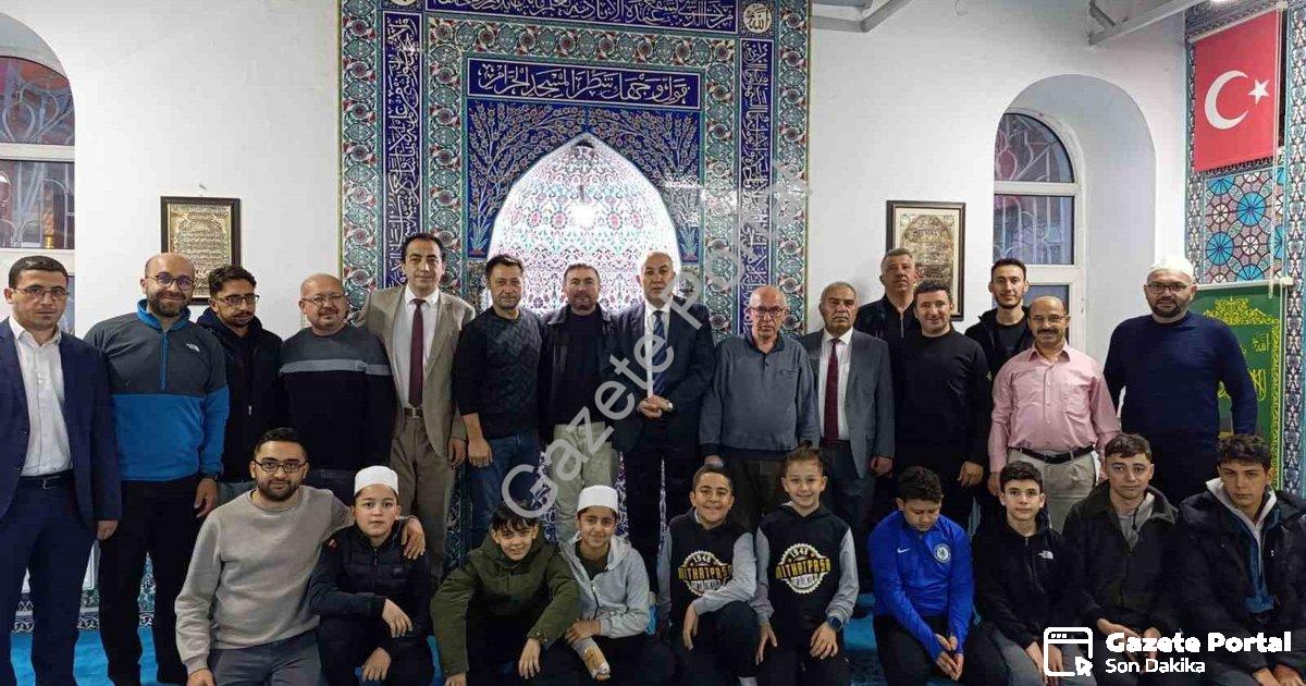 "Emirdağ'da Öğretmenlere Özel Sabah Programı" başlıklı haber için fotorealistik, profesyonel bir hab