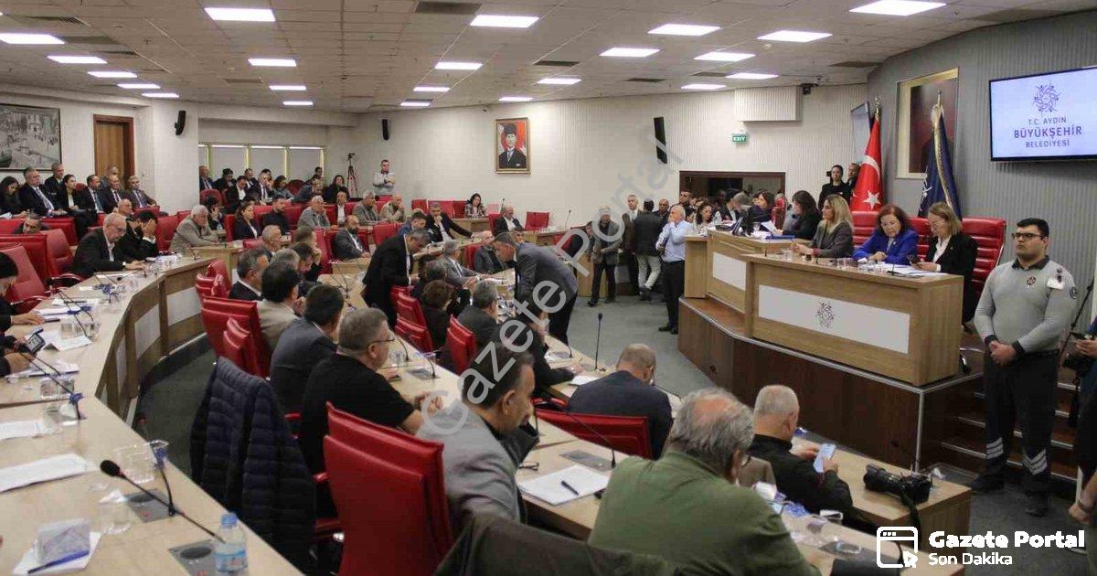 "Aydın'da Su İndirimi Kararı 6 Ay Sonraya Ertelendi" başlıklı haber için fotorealistik, profesyonel