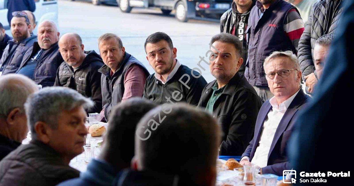 "AK Partili Baybatur Manisa esnafının taleplerini dinledi" başlıklı haber için fotorealistik, profes