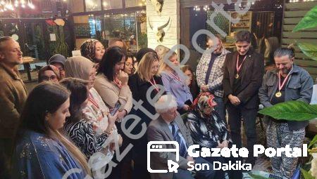 Eski öğrencilerden emekli öğretmene duygulandıran sürpriz