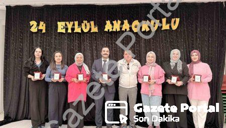 Muhtardan 24 Kasım’da Öğretmenlere Anlamlı Plaket Sürprizi