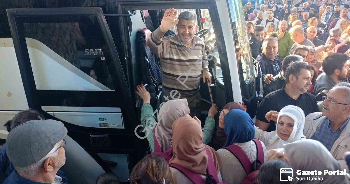 "Çine'den Kutsal Topraklara Yolculuk: 90 Umreci Dualarla Uğurlandı" başlıklı haber için fotorealisti